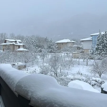 Villa тих кът *