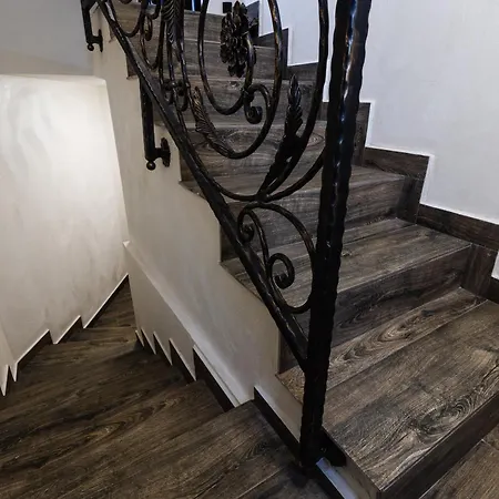 Villa тих кът *