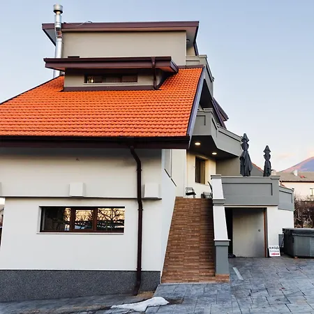 Villa тих кът *